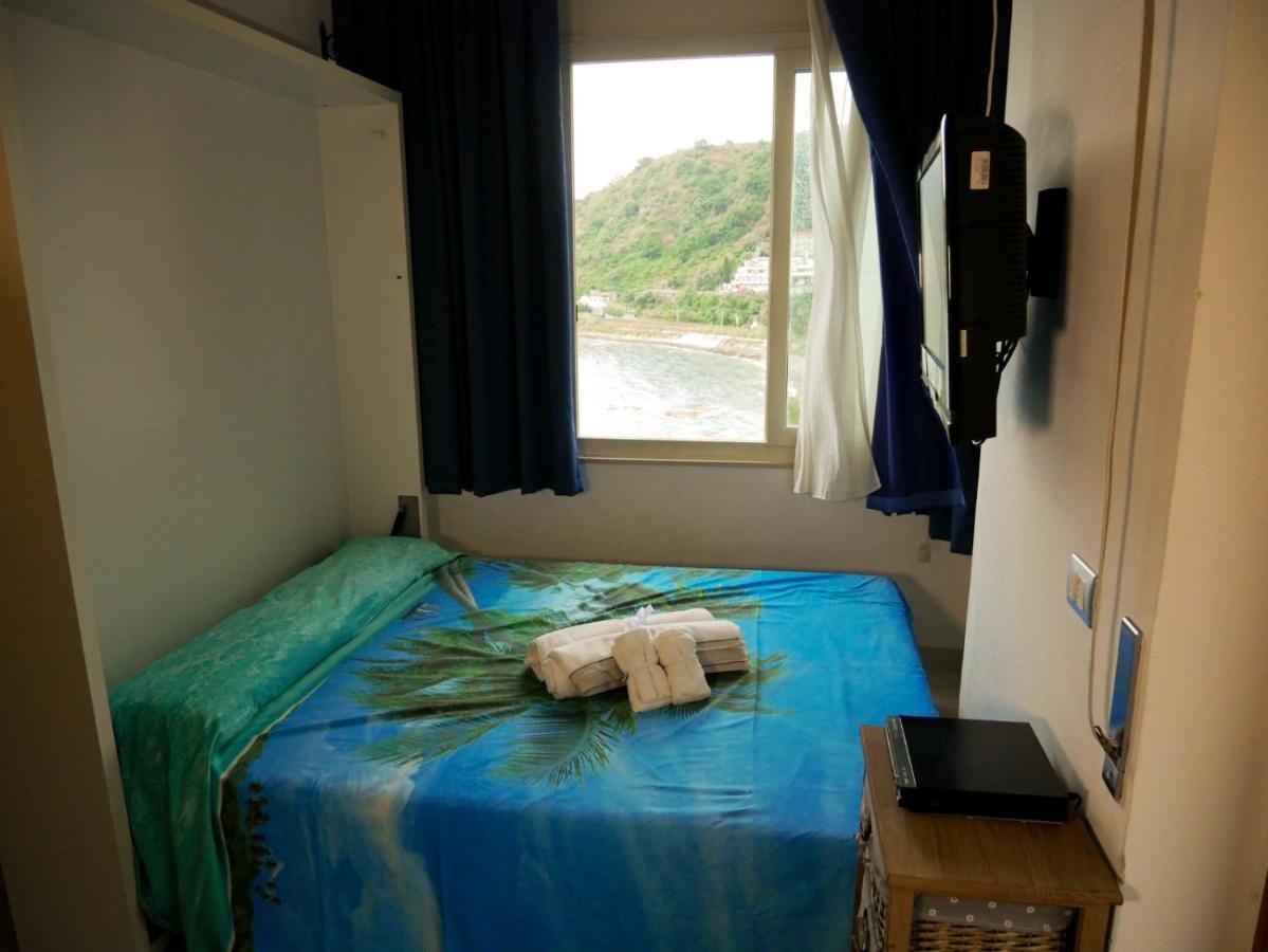 Mare Roccia Beachfront Apartment Taormina Exteriör bild